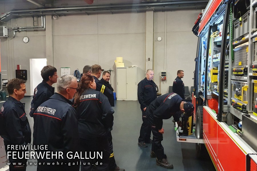 Besuch der Flughafenfeuerwehr des BER